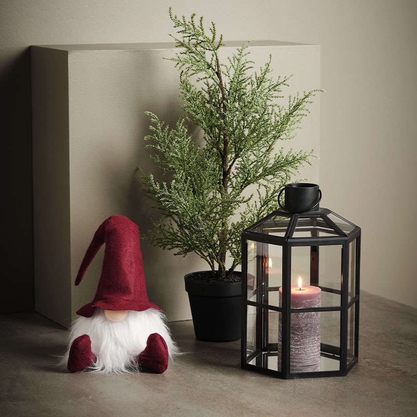 Χριστουγεννιάτικο ξωτικό, φανάρι με κερί και τεχνητό δέντρο