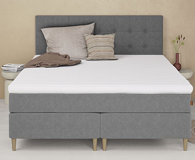Υπέρδιπλο κρεβάτι Continental με βάση κρεβατιού, στρώμα, ανώστρωμα και κεφαλάρι σε γκρι χρώμα