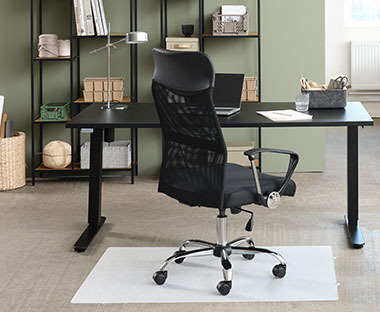 Μαύρο γραφείο με ρυθμιζόμενο ύψος & καρέκλα γραφείου