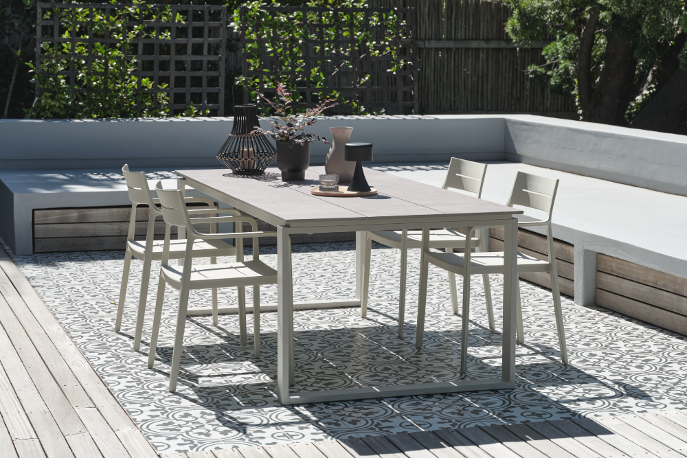 Κέρδος 20-40% σε πολλά τραπέζια κήπου*