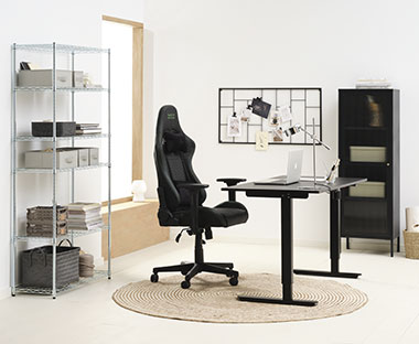 Γραφείο με ρυθμιζόμενο ύψος, καρέκλα gaming γραφείου, μεταλλική βιβλιοθήκη και ντουλάπι με γυάλινη πόρτα