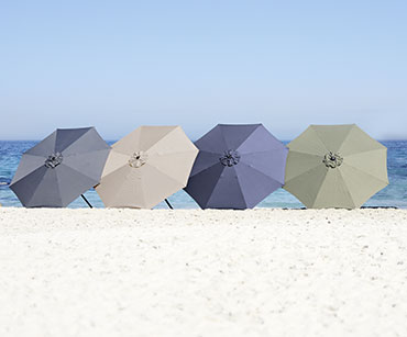 Ομπρέλες θαλάσσης σε διάφορα χρώματα