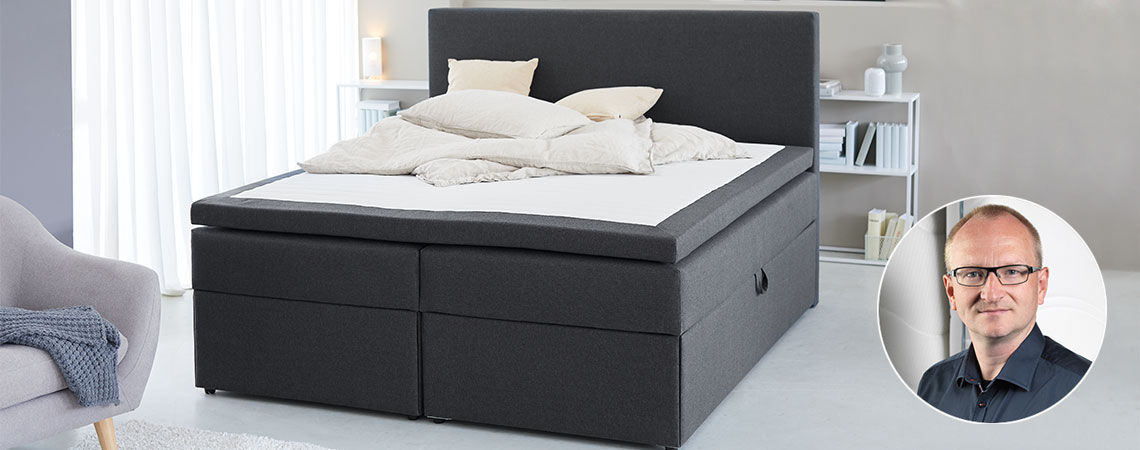 Κρεβάτι Continental με πλαίσιο, στρώμα και ανώστρωμα σε ένα φωτεινό υπνοδωμάτιο