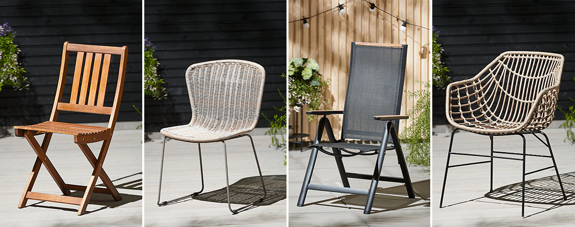 Μια καρέκλα κήπου αναδιπλούμενη, μια καρέκλα κήπου στοιβαζόμενη, μια ανακλινόμενη καρέκλα κήπου & μια καρέκλα κήπου σε ηλιόλουστο αίθριο