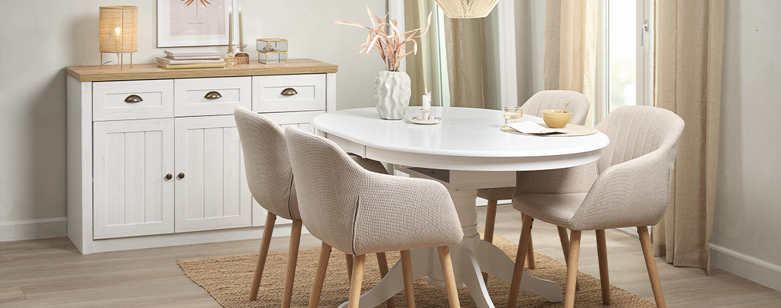 Τα έπιπλα αποθήκευσης, όπως ένας ευρύχωρος μπουφές, είναι ιδανικά για καθημερινή αποθήκευση σε ολόκληρο το σπίτι.