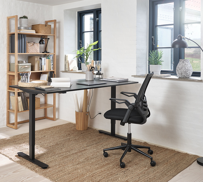 Γραφείο με ρυθμιζόμενο ύψος και καρέκλα γραφείου