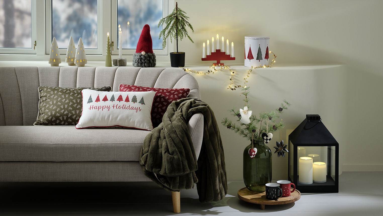 Καθιστικό γεμάτο ζεστασιά με Σκανδιναβικά χριστουγεννιάτικα διακοσμητικά και στολίδια