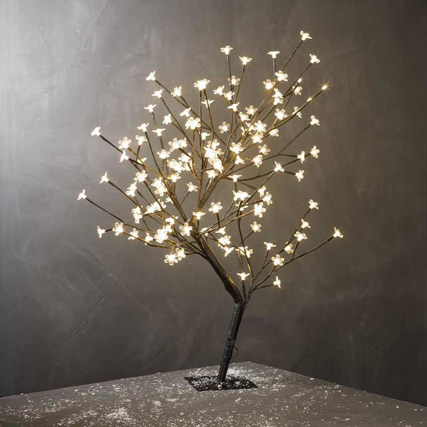 Δέντρο με LED λαμπάκια χριστουγεννιάτικης διακόσμησης