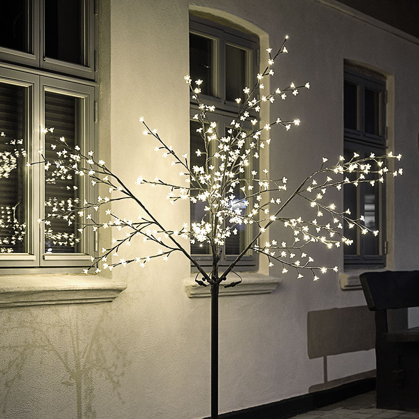 Το LED δέντρο YGGDRASIL Μεγάλο χριστουγεννιάτικο δέντρο με LED φωτάκια