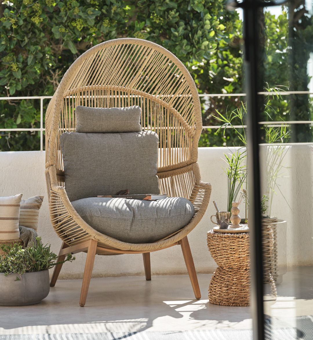 Καρέκλα σαλονιού κήπου από ατσάλι και συνθετικό ρατάν