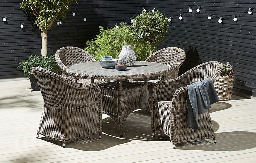 Στρογγυλό τραπέζι κήπου και καρέκλες από συνθετικό ρατάν ή polyrattan