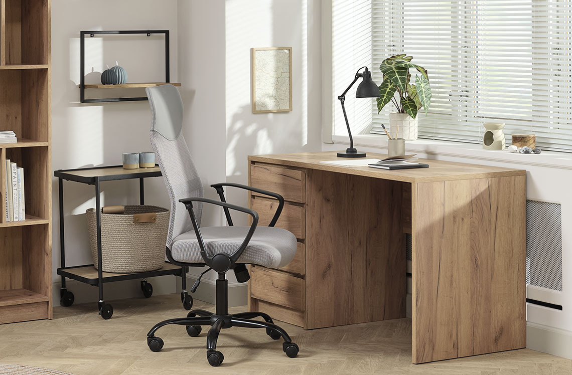 Γραφείο με συρτάρια σε ένα home office