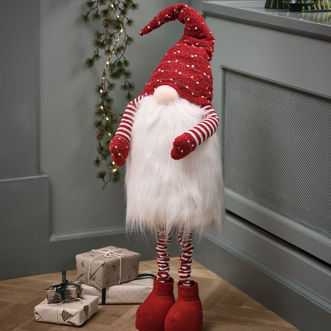 Το χριστουγεννιάτικο ξωτικό NAT Ψηλό χριστουγεννιάτικο ξωτικό με κόκκινο καπέλο και λευκή γενειάδα