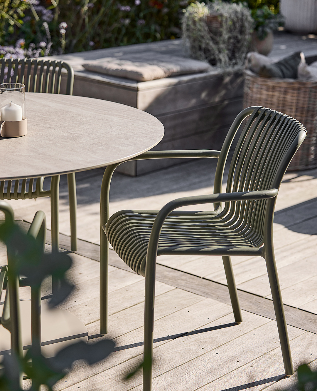 Στοιβαζόμενη καρέκλα κήπου σε λαδί χρώμα