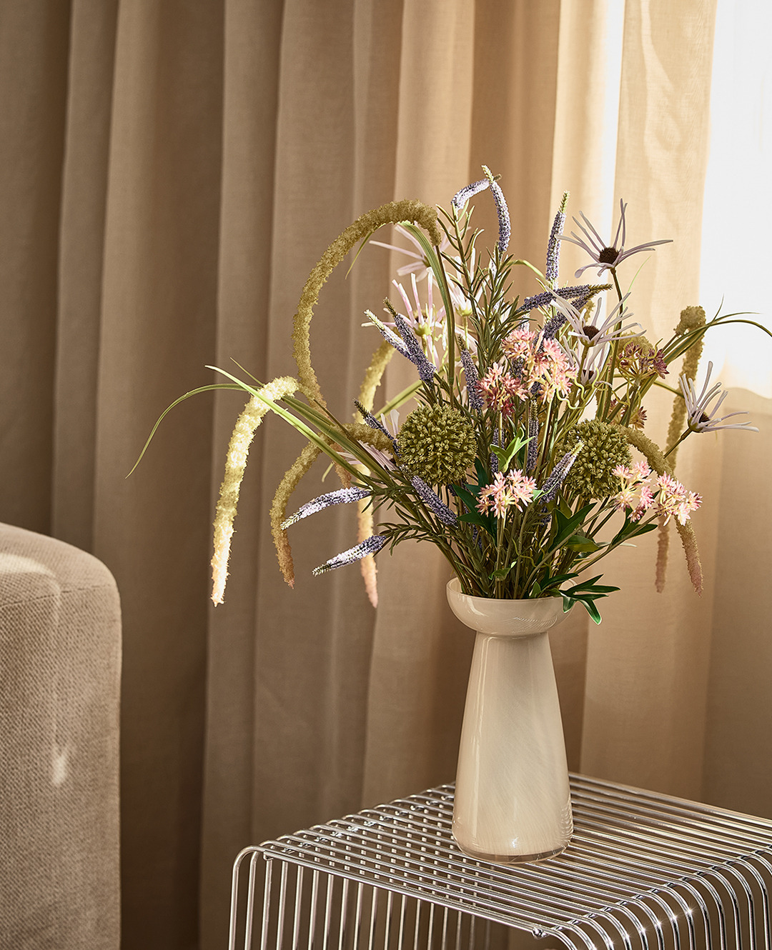 Στρογγυλό γυάλινο βάζο σε χρώμα βανίλιας