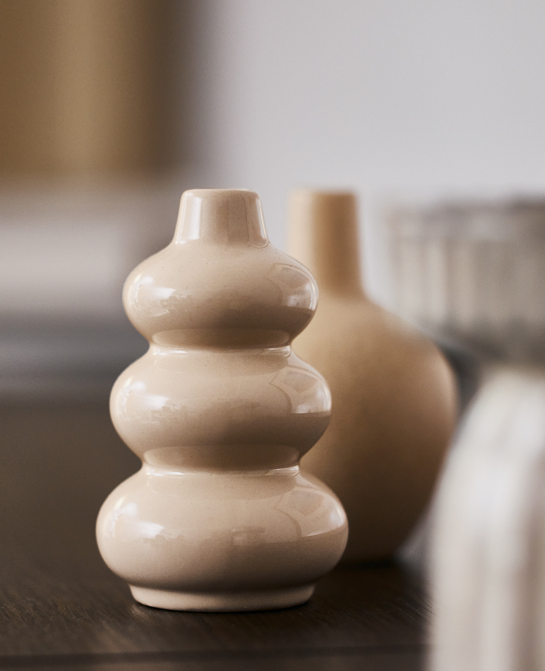 Στρογγυλό βάζο σε μπεζ χρώμα