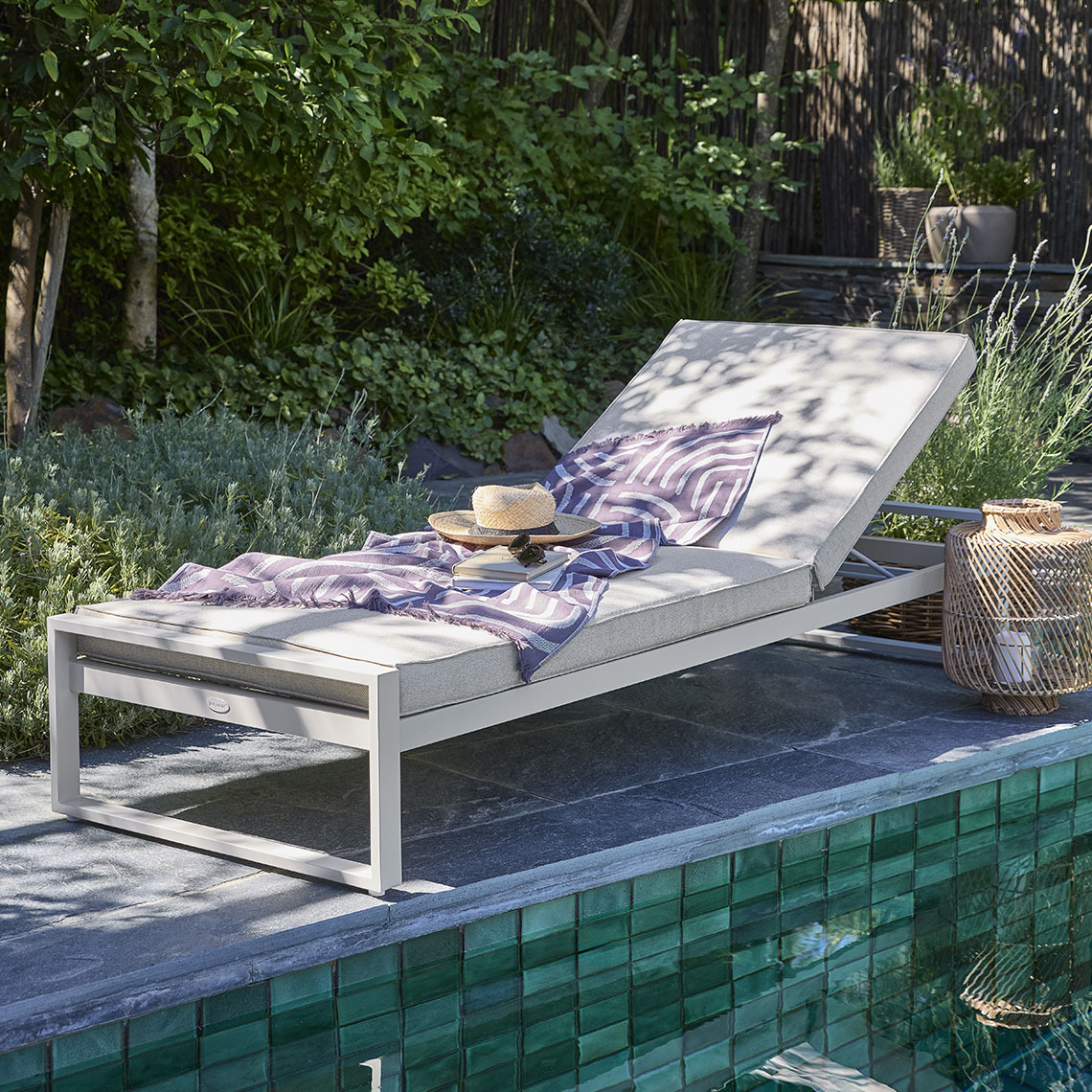 Η ξαπλώστρα VONGE Ξαπλώστρα με υλικά που στεγνώνουν γρήγορα