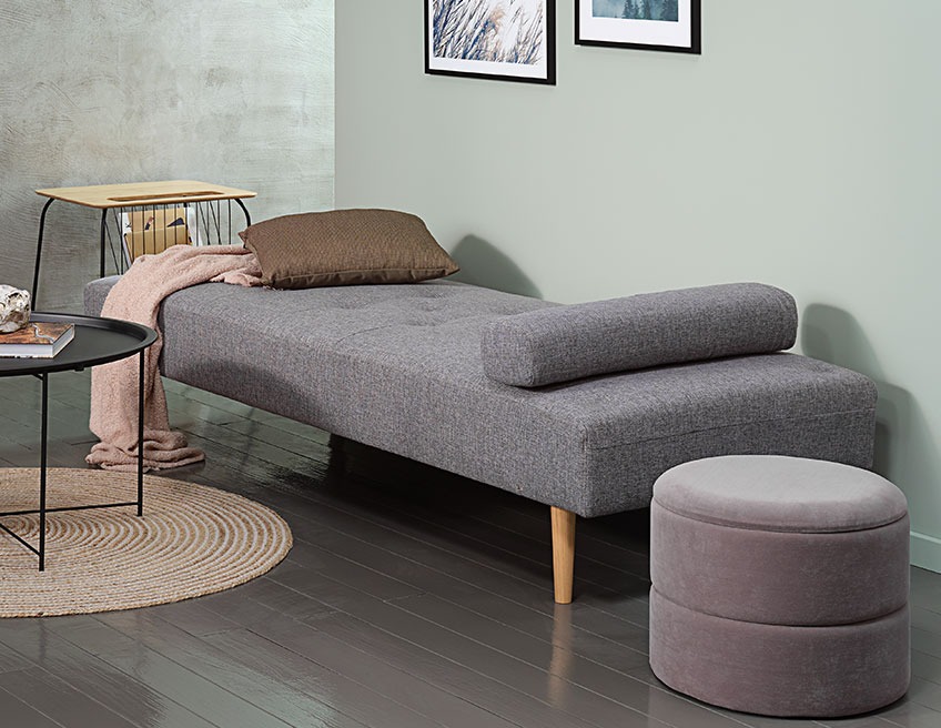 Κρεβάτι καναπές σε γκρι χρώμα και πουφ με αποθηκευτικό χώρο