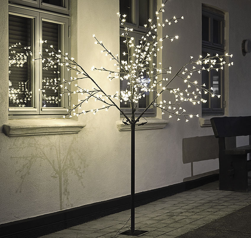 Χριστουγεννιάτικο δέντρο με LED φωτάκια εξωτερικού χώρου